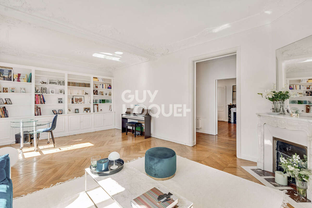 Appartement à PARIS-15E
