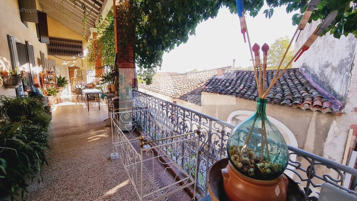 Maison à LEZAN