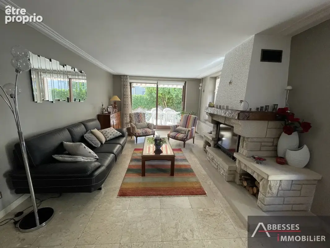 SAINT-AMÉ : Grand logement F7 'esprit maison de famille'  terrasse, terrain et stationnement - photo 6