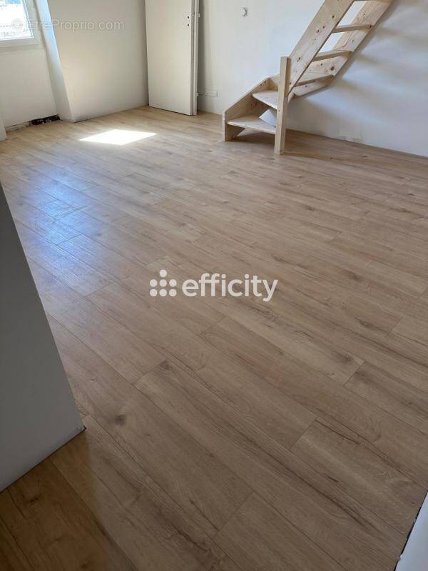 Appartement à ROQUEVAIRE