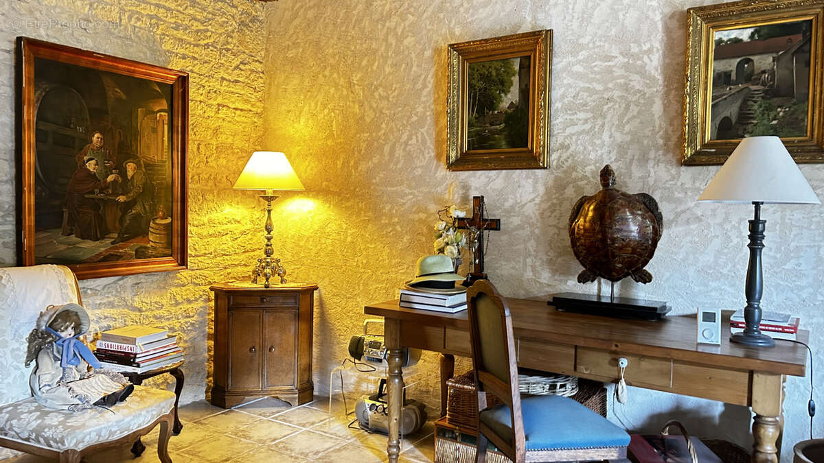 Maison à SAINT-PIERRE-DE-JUILLERS