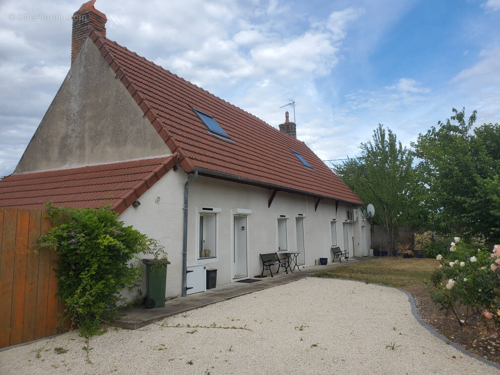Maison à CHARRIN
