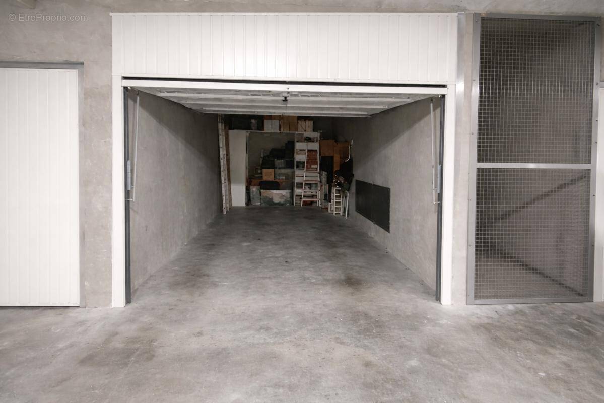 Parking à VAULX-EN-VELIN