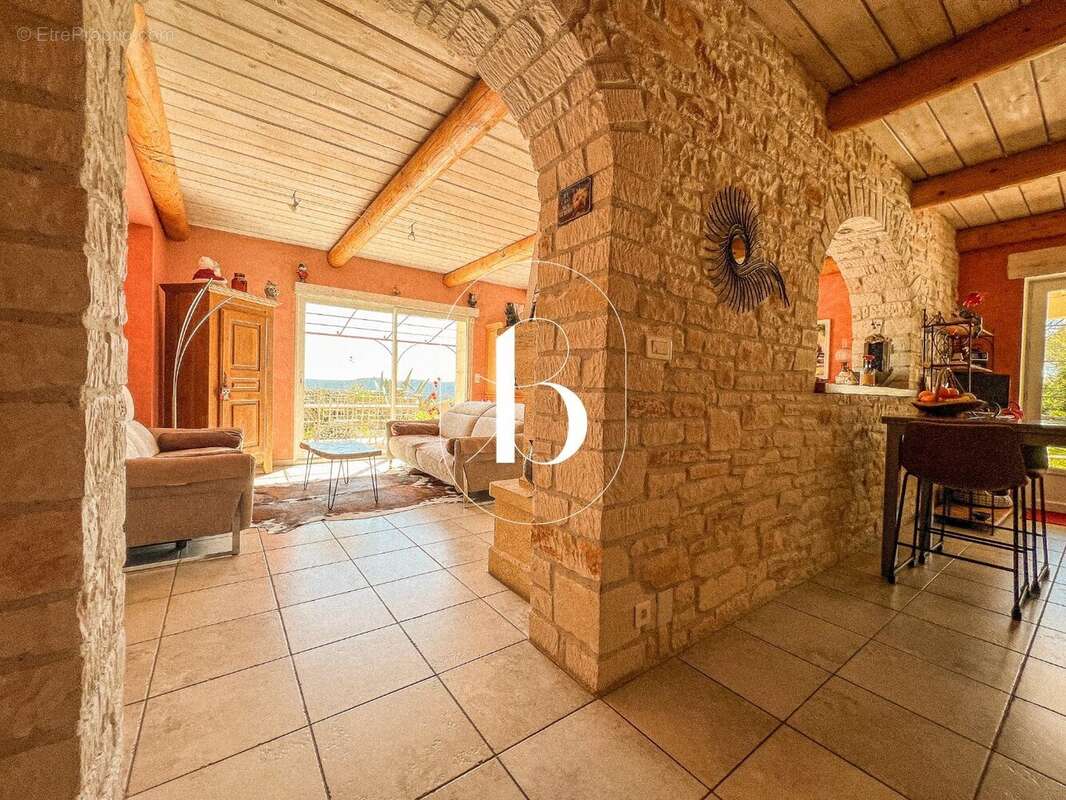 Maison à ORGNAC-L&#039;AVEN