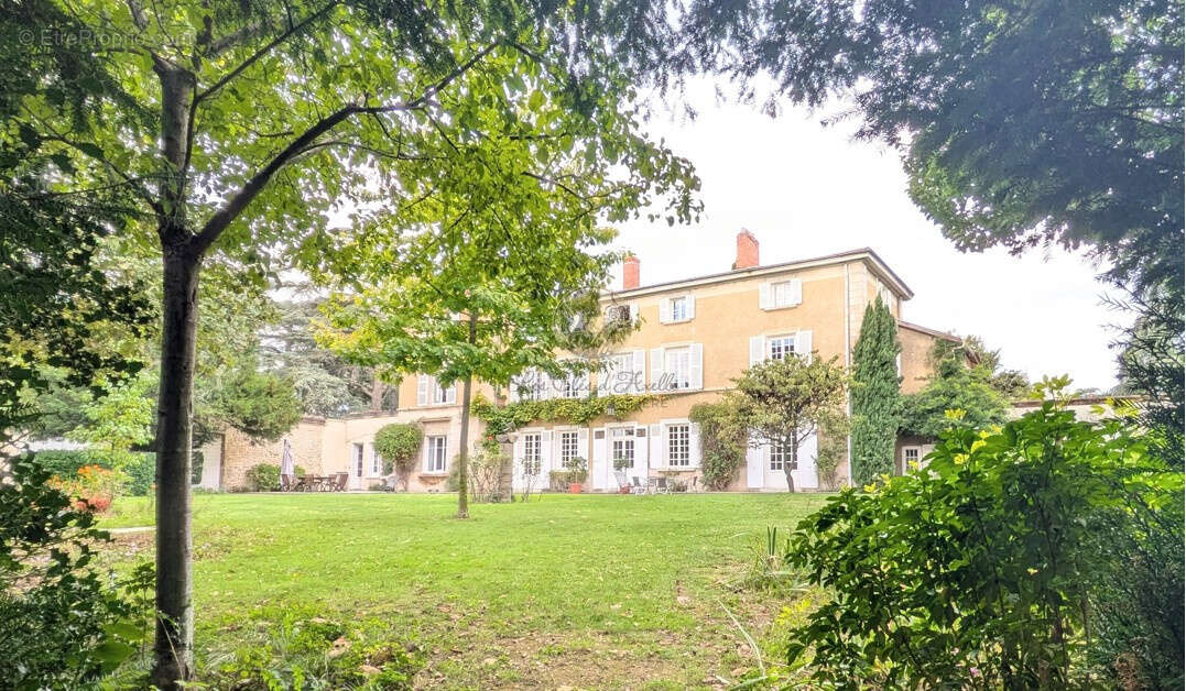 Maison à SAINT-GENIS-LAVAL