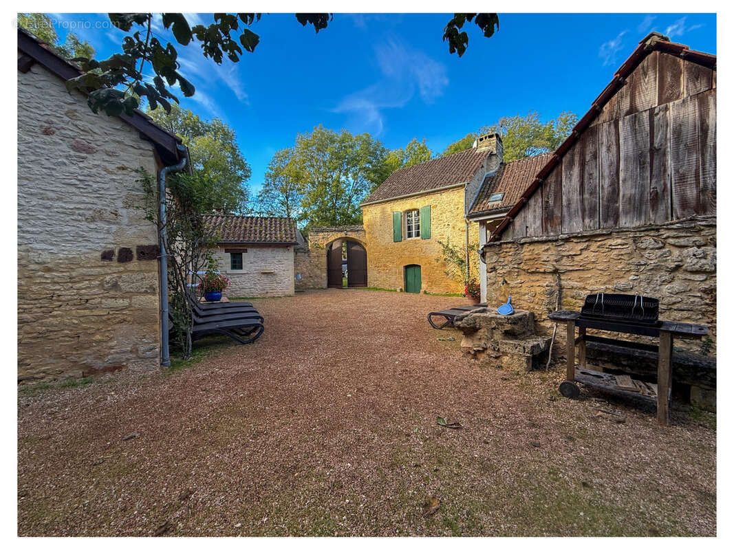 Maison à SAINT-AMAND-DE-COLY