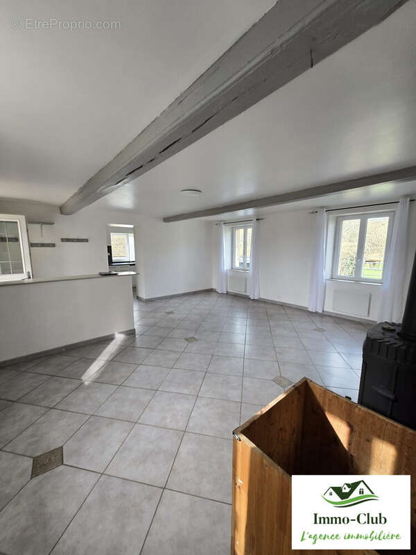 Maison à SAINT-HILAIRE-EN-MORVAN