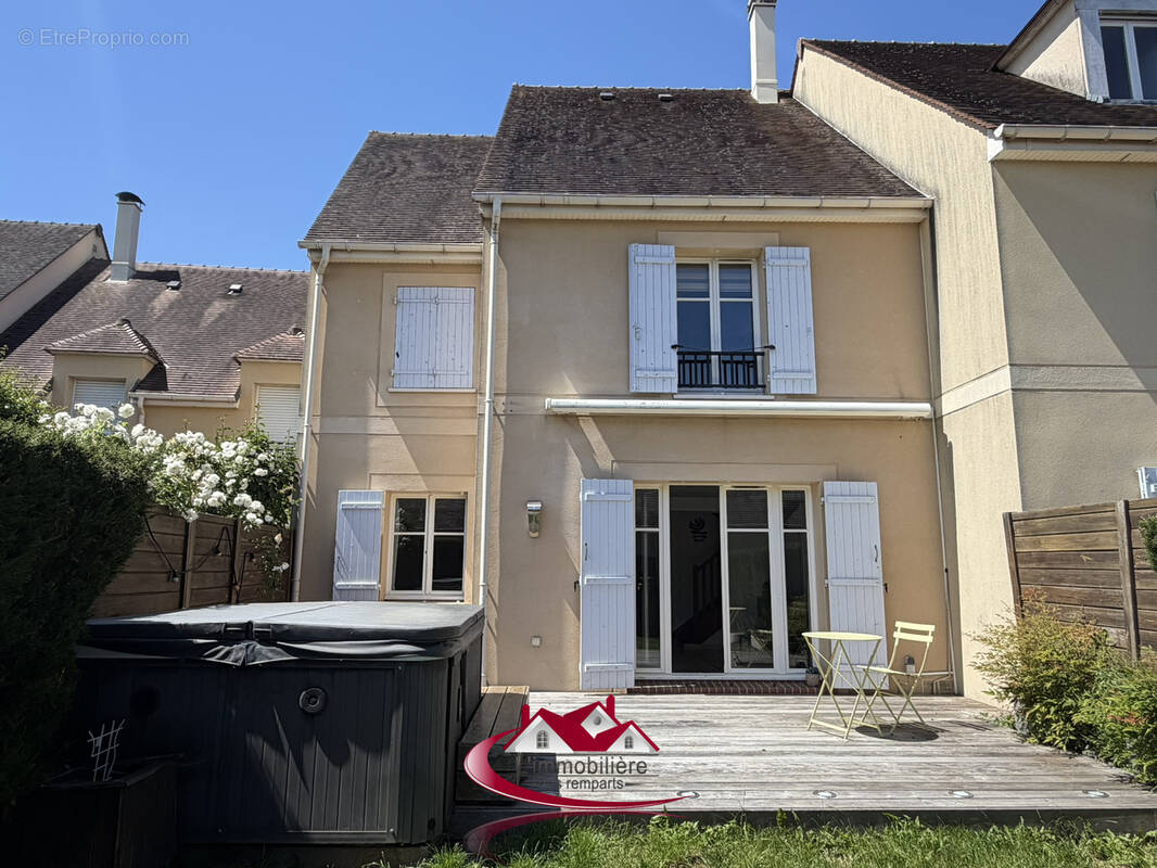Maison à HOUDAN