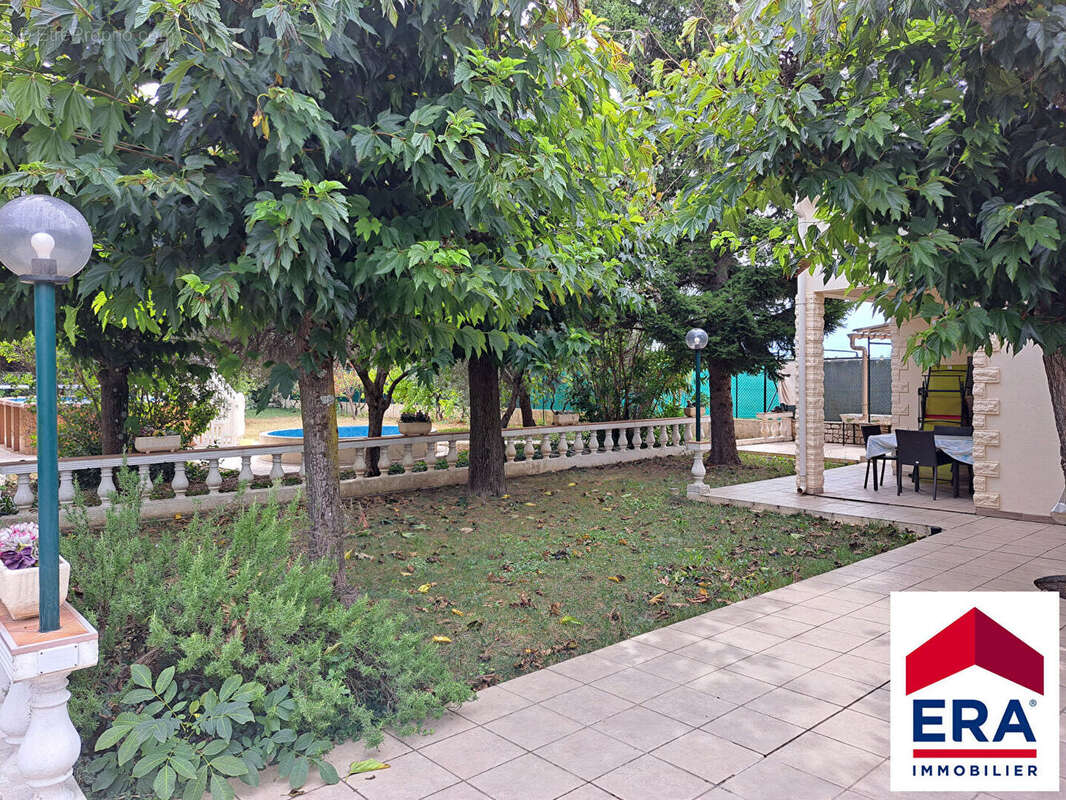 Maison à CAMARET-SUR-AIGUES