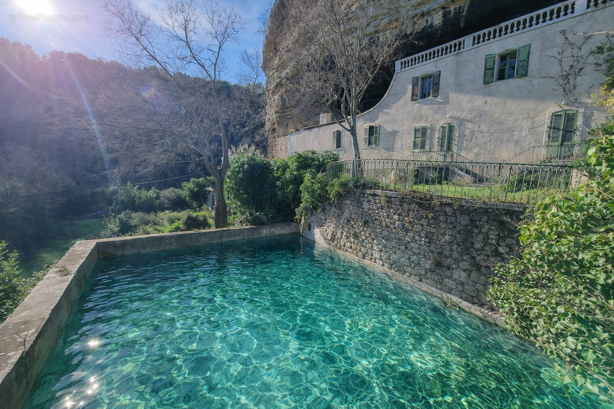 Maison à L'ISLE-SUR-LA-SORGUE