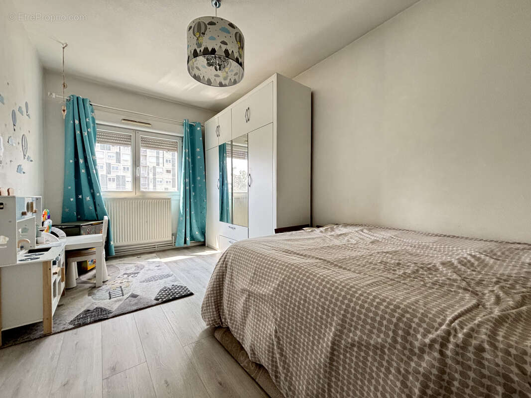 Appartement à SAINT-GENIS-LAVAL