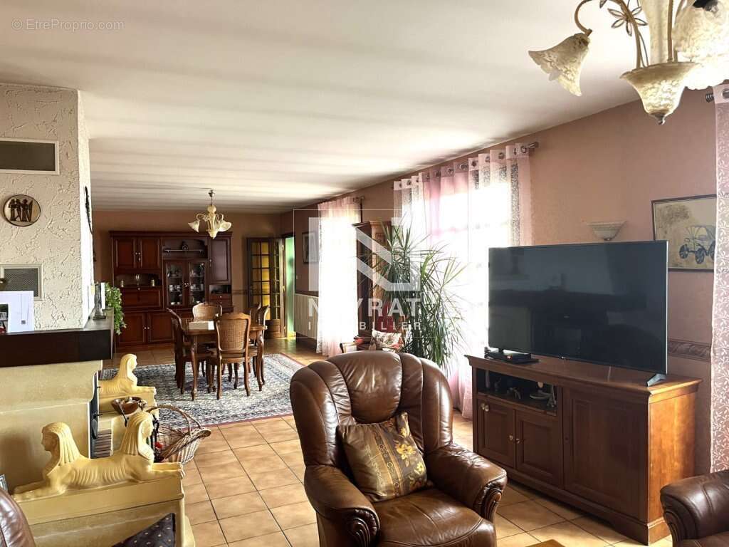 Maison 289 m² à Farges-Les-Chalon  - photo 3