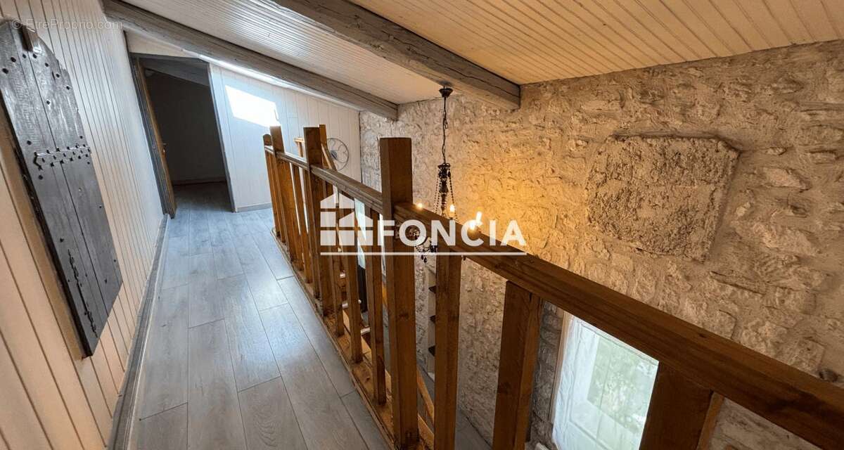 Appartement à PERNES-LES-FONTAINES