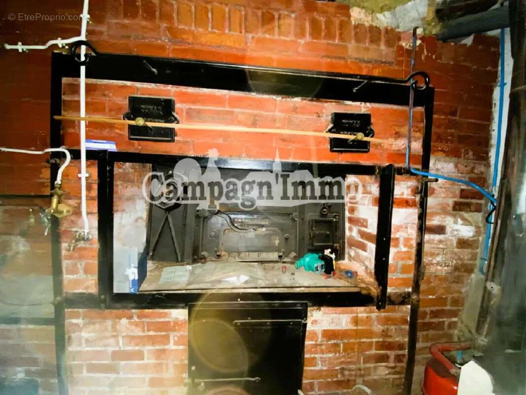 Maison à SAINT-CYR-DE-VALORGES