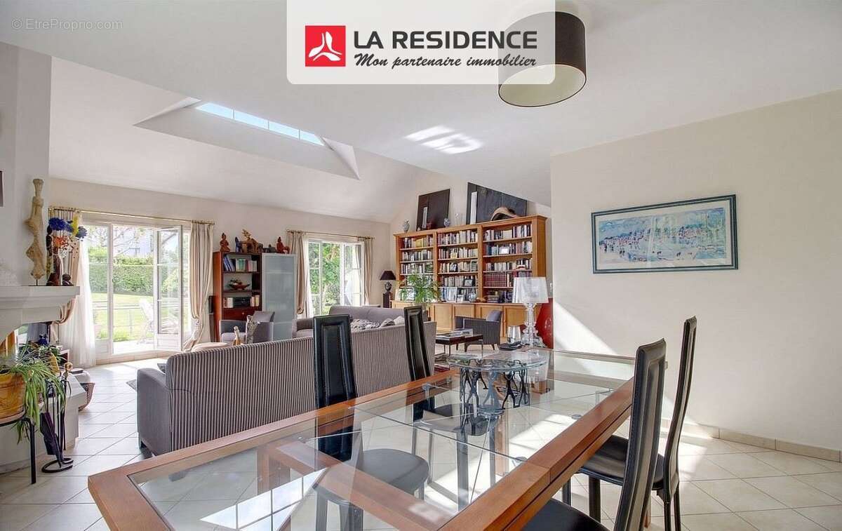 Maison 251 m² à Aigremont  - photo 3