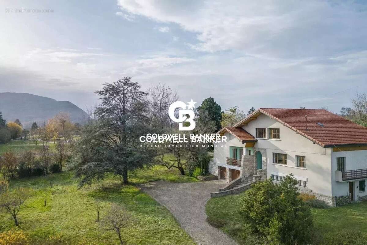 Maison à VETRAZ-MONTHOUX