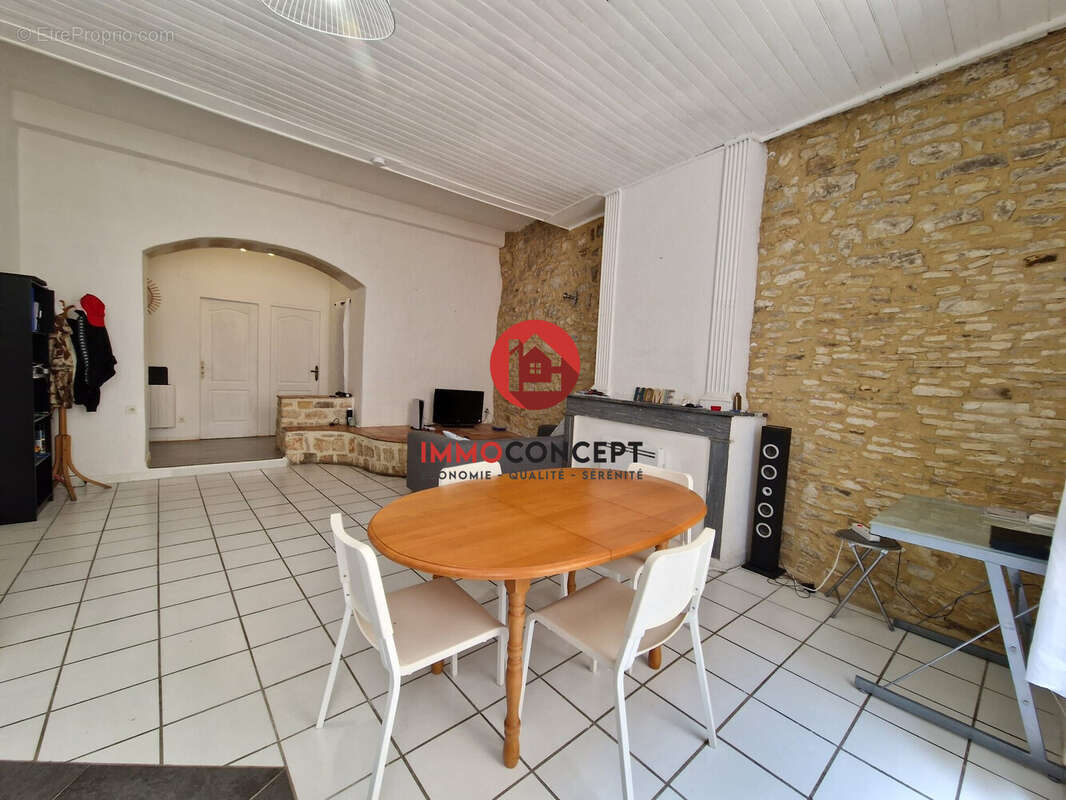 Appartement à BAGNOLS-SUR-CEZE