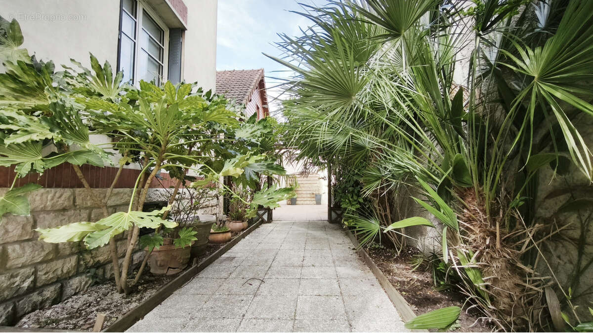 Maison à PONT-SAINTE-MARIE