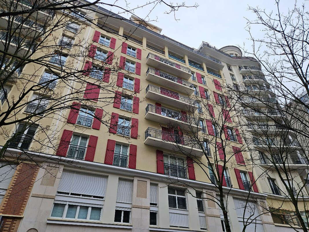 Appartement à COURBEVOIE