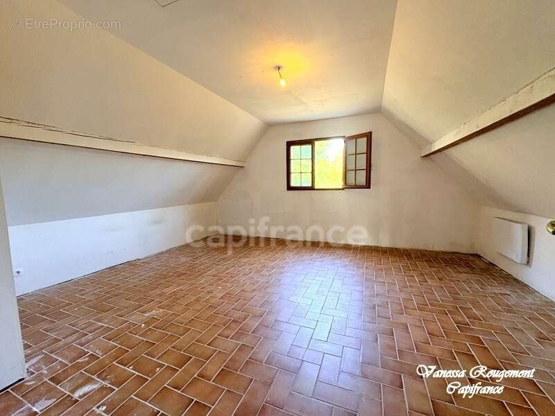 Maison familiale de 140 m² avec jardin arboré et dépendance – Poilly-sur-Tholon - photo 11