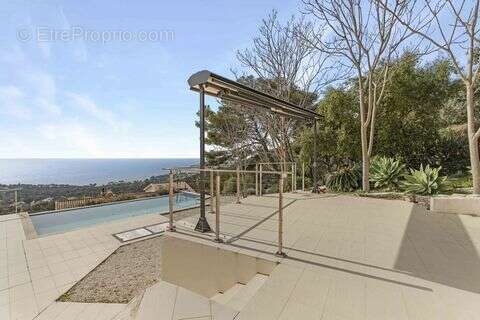 Maison à CARQUEIRANNE