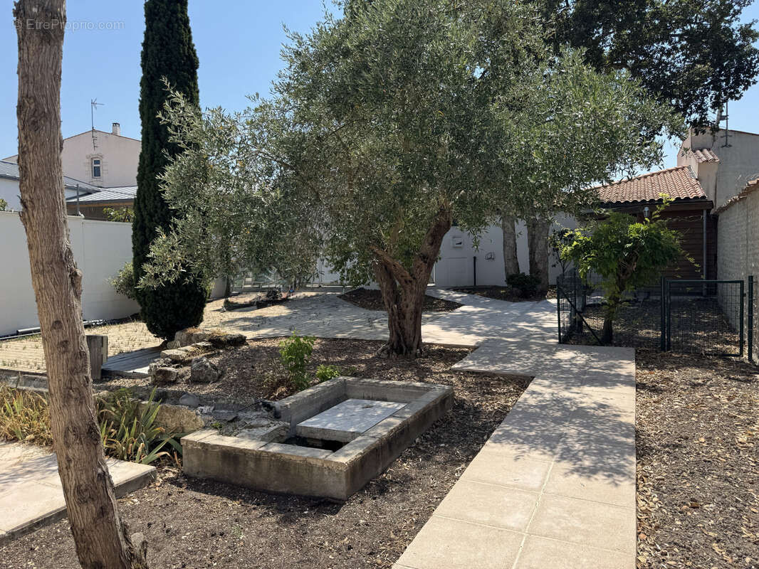 LA ROCHELLE   Maison familiale de plus de 160 m2 avec piscine, jardin clos et double garage - photo 4