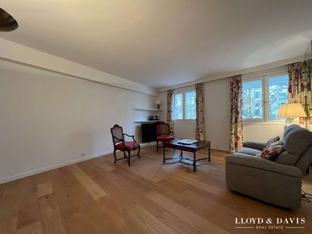 Appartement à PARIS-7E
