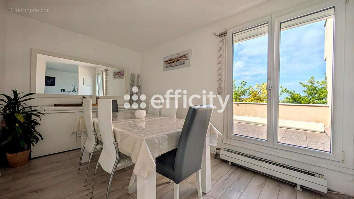 Appartement à TORCY