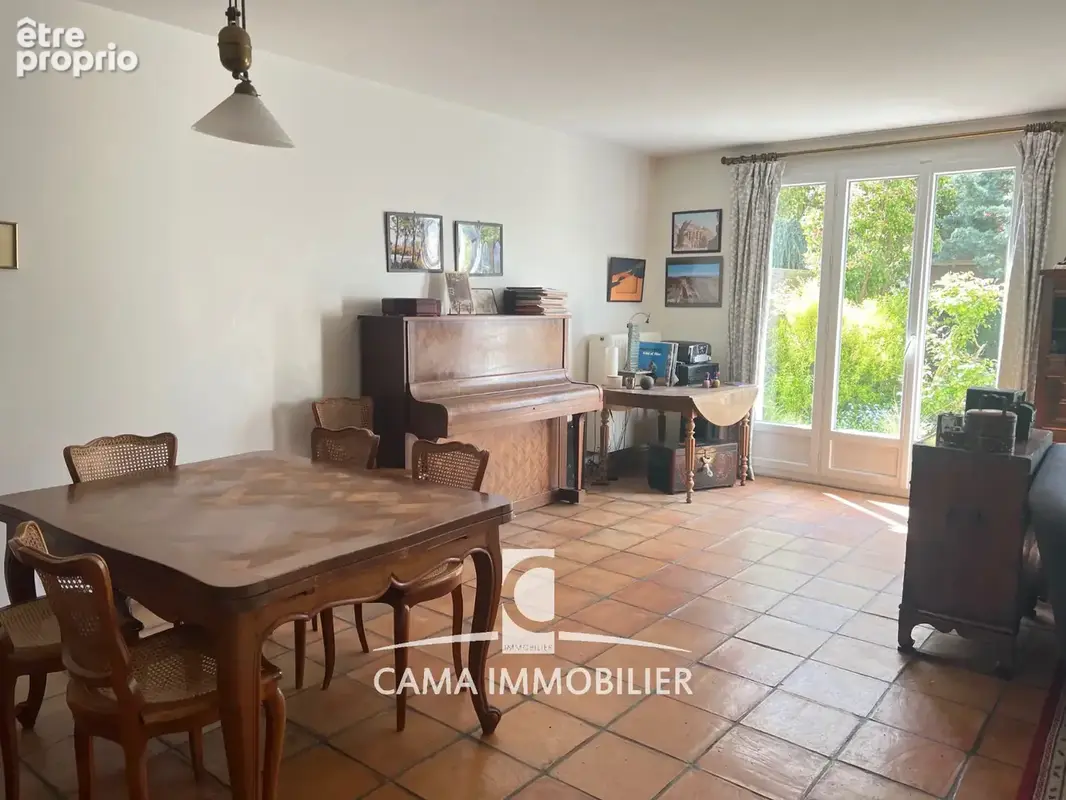 Exclusivité. Maison avec 5 chambres et un joli jardin paysager plein sud dans une residence recherchée. - photo 4