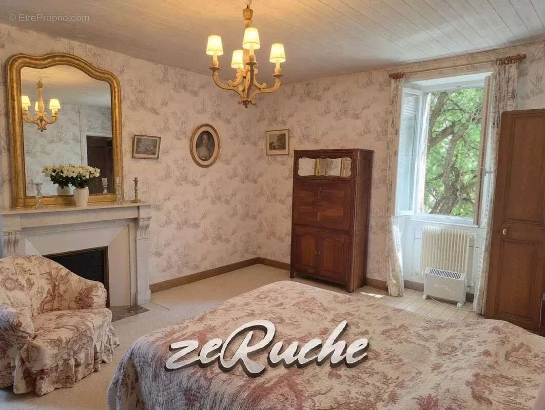  À vendre – Charmante maison de village au cachet exceptionnel avec jardin bordé de rivière - photo 6