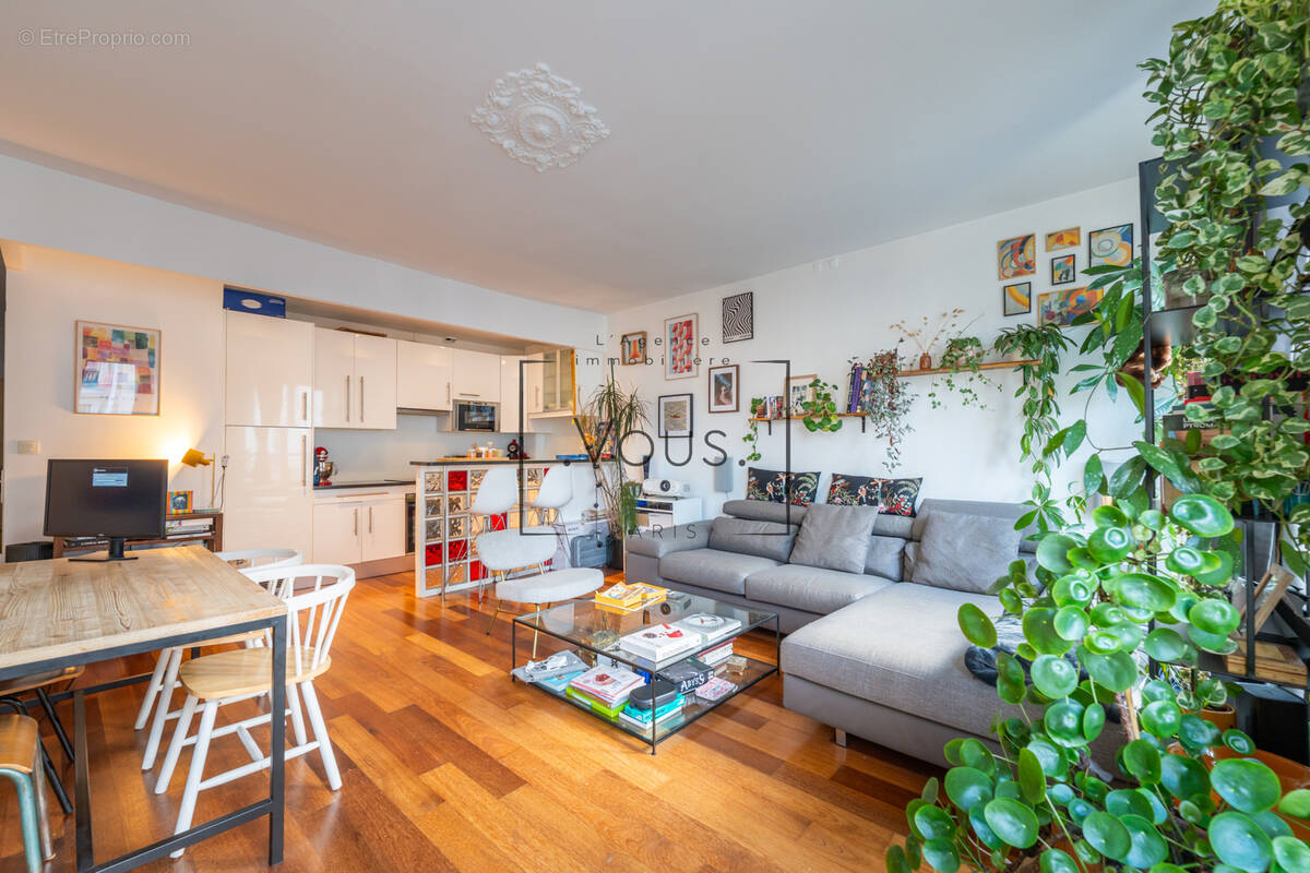 Appartement à PARIS-1E