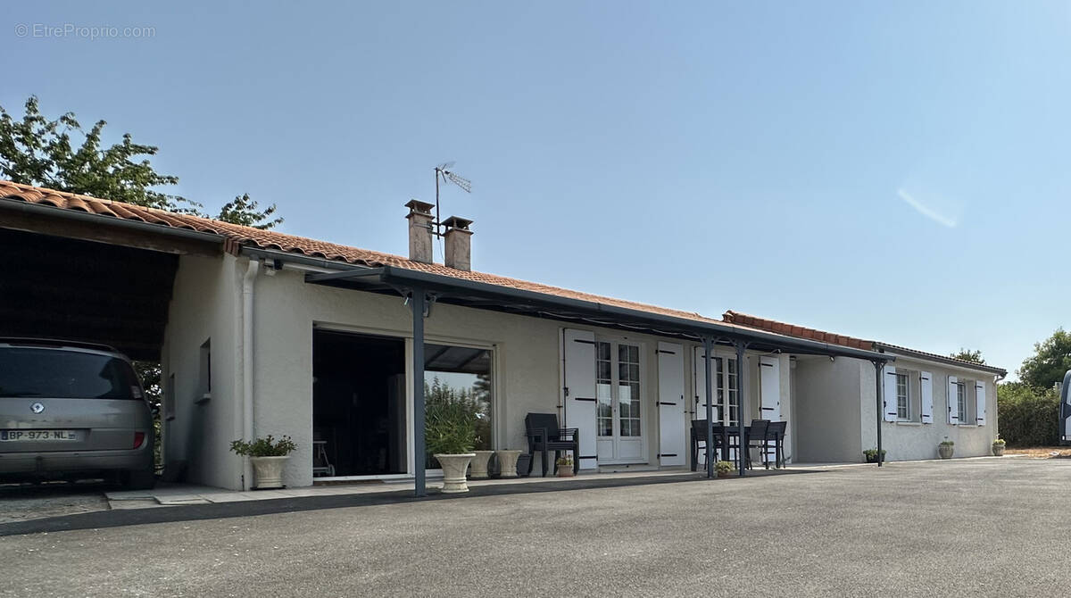 Maison à PRIN-DEYRANCON