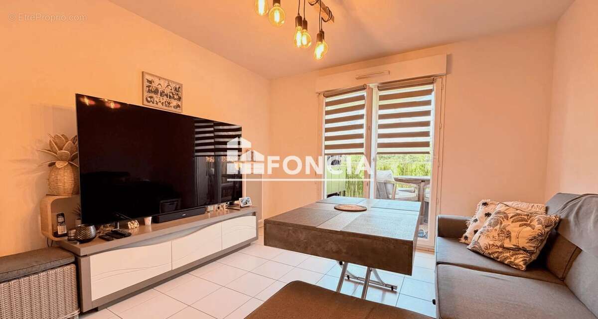 Appartement à ROQUEBRUNE-SUR-ARGENS