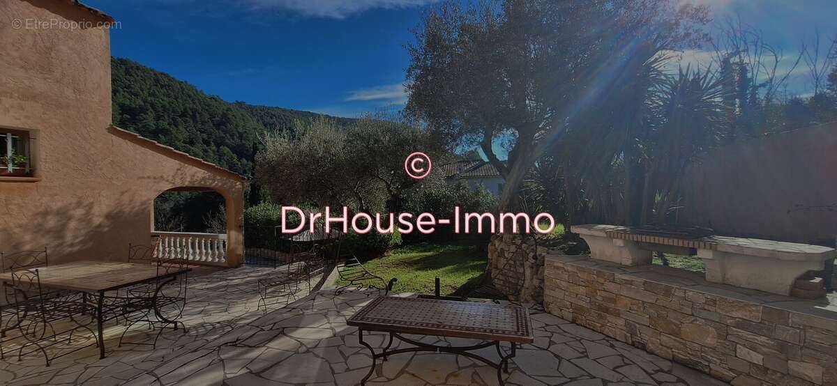 Maison à SOLLIES-TOUCAS