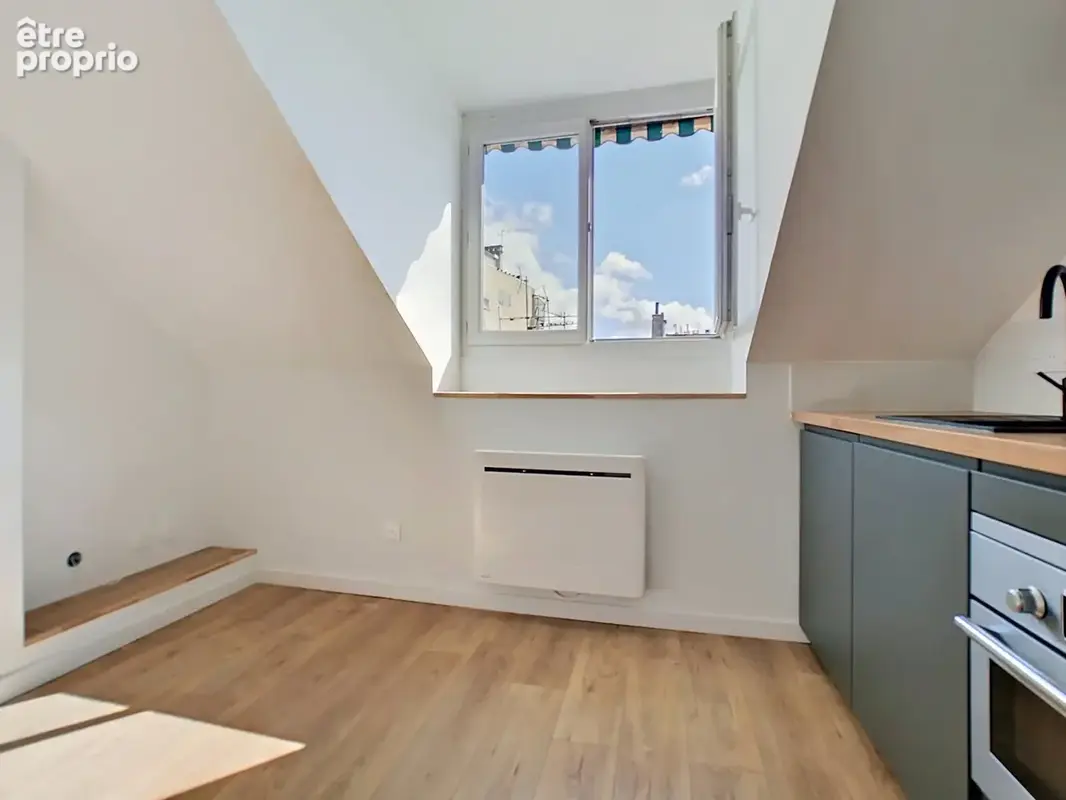 Rue de Sault / Hypercentre - Studio rénové de 11,6m2 Carrez (15, 45m2 au sol) en dernier étage - photo 5