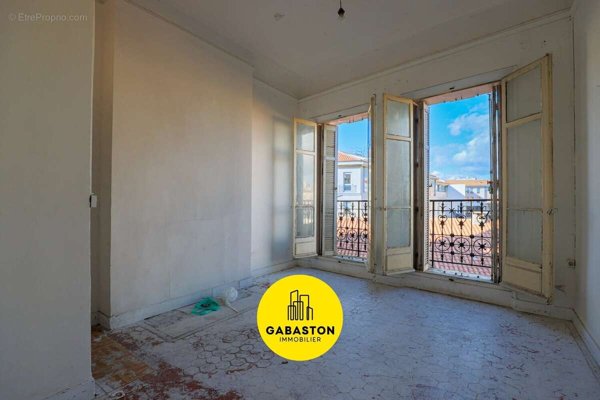 Appartement à MARSEILLE-1E