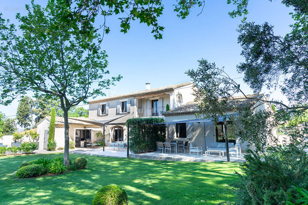 Maison à EYRAGUES