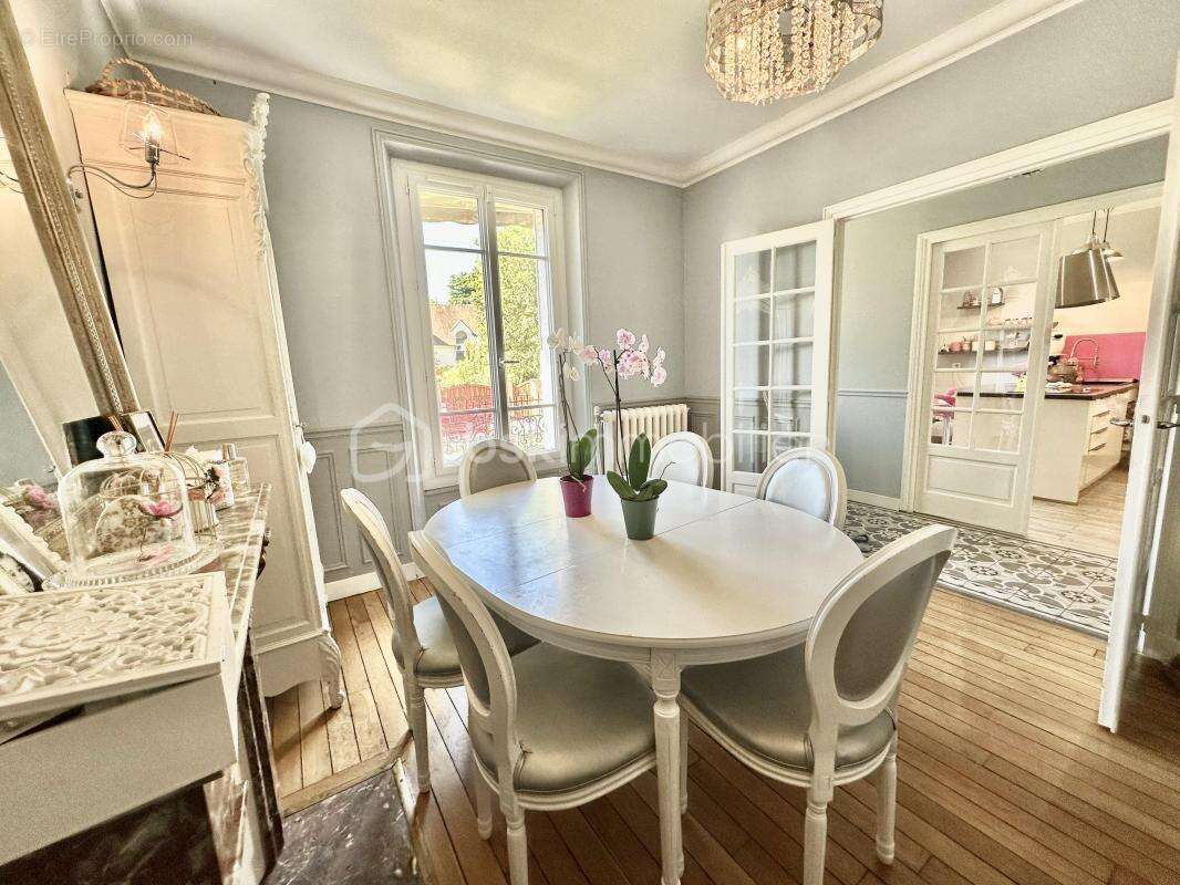 Maison à VERRIERES-LE-BUISSON