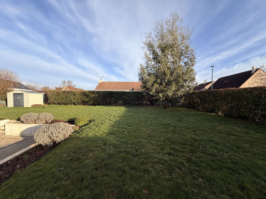 Maison à SAINTE-SABINE-SUR-LONGEVE