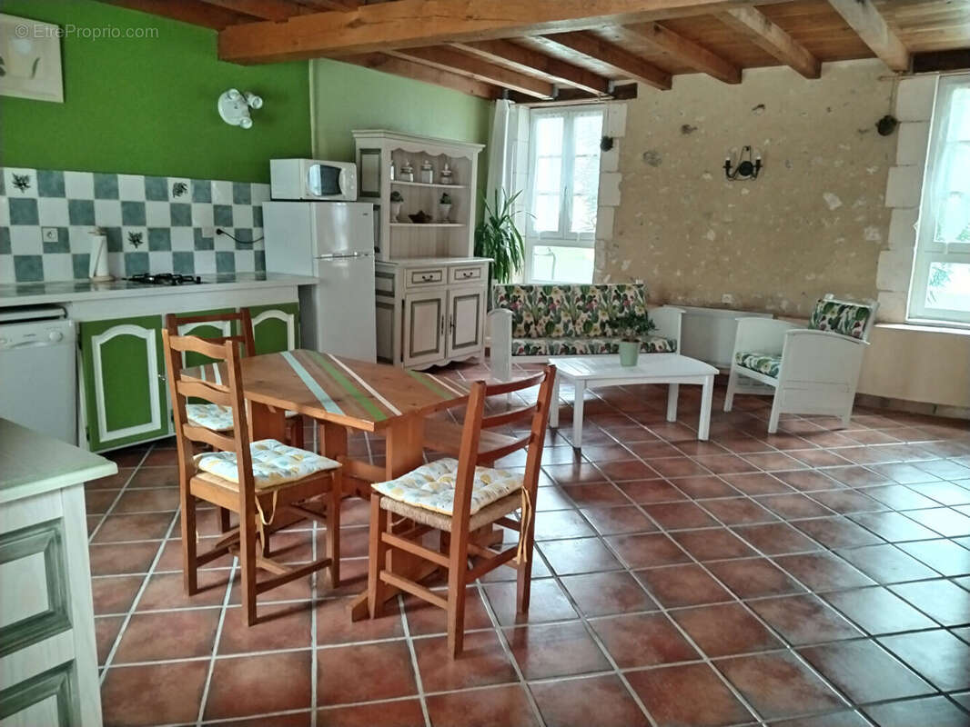 Maison à SAINT-SULPICE-DE-ROUMAGNAC