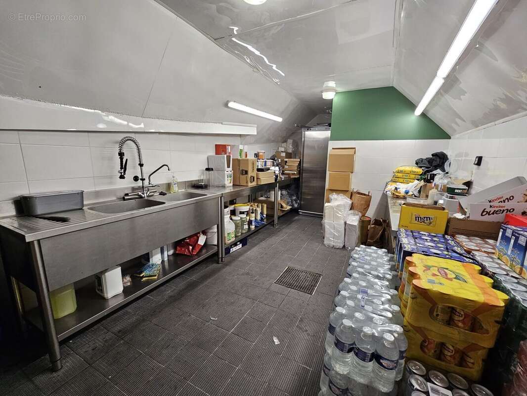 Sous-sol réserve labo - Autre à PARIS-11E