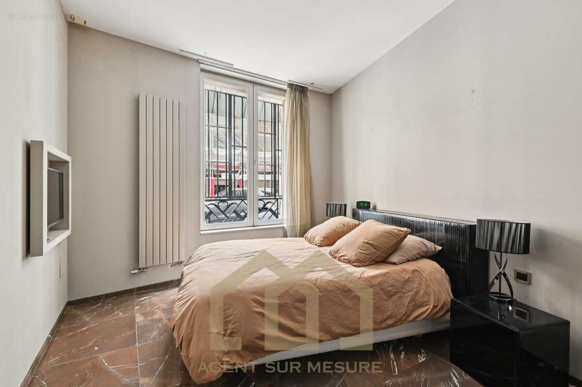 Appartement à PARIS-8E