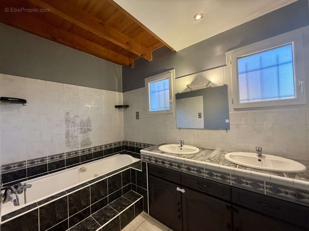 Maison à LE CASTERA