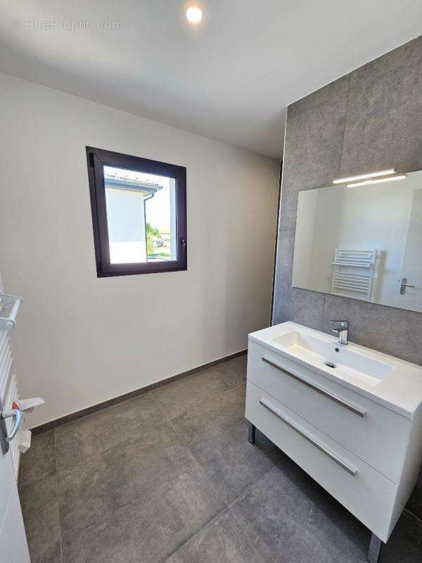 Maison à SAINT-MARCEL-LES-VALENCE