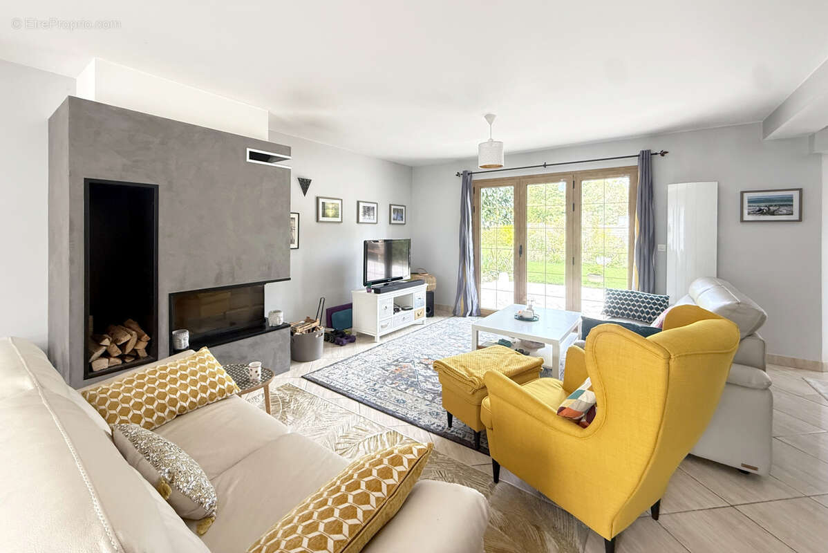 Maison à LA QUEUE-LES-YVELINES