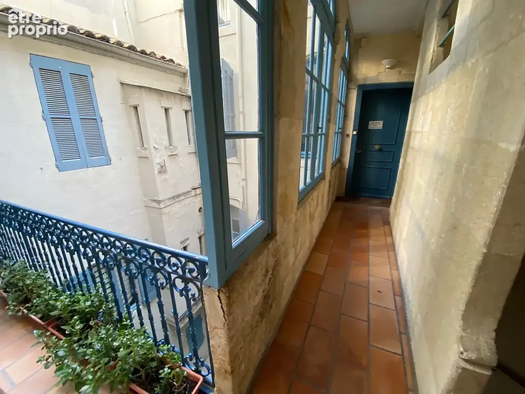 Achat / Vente Appartement T3 75 m2 de Caractère Nîmes Centre (Entre Arènes et Place du Marché) - DPE B & Climatisation - photo 10