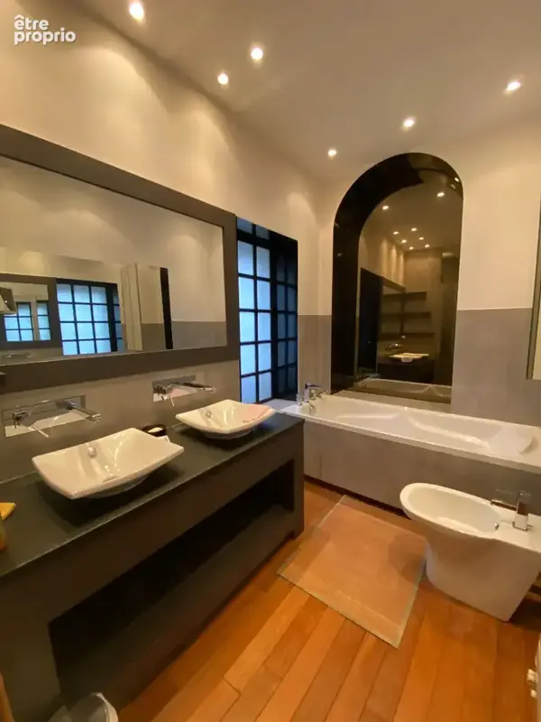 A 1oo m de la gare maison bourgeoise de 267.5  m2 habitables - photo 4