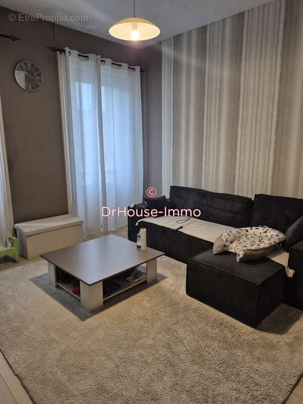 Appartement à LE CHAMBON-FEUGEROLLES