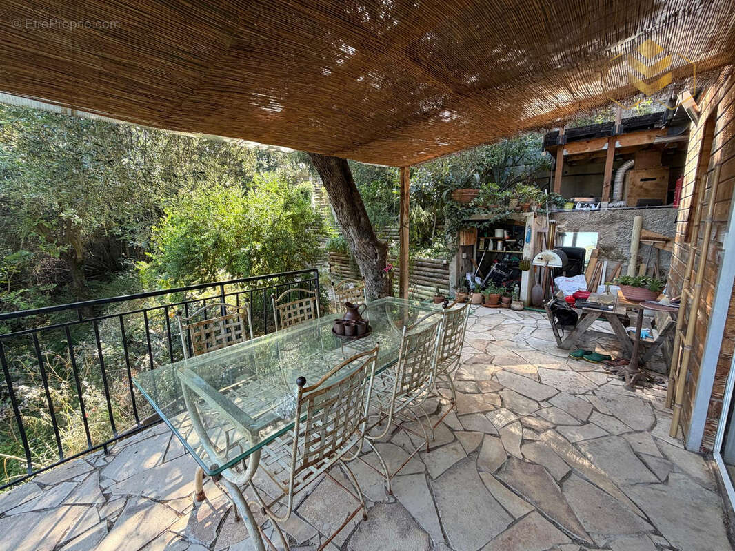 Appartement à CASTELLAR