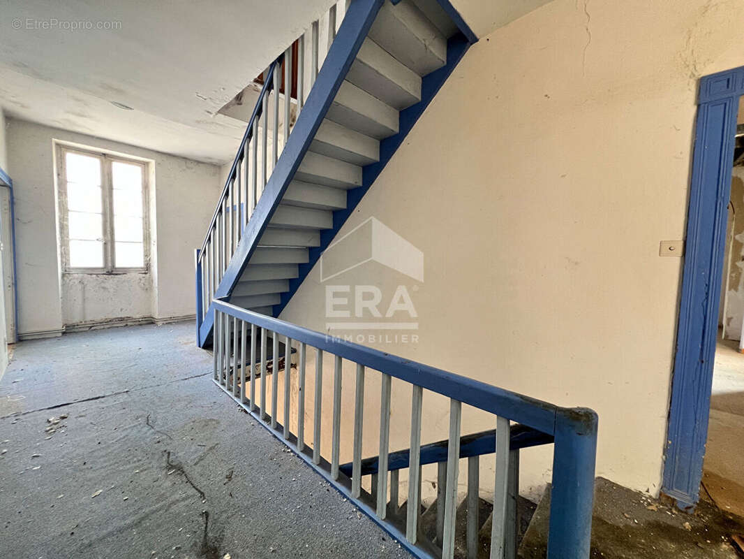 Maison 253 m2 centre village - photo 5